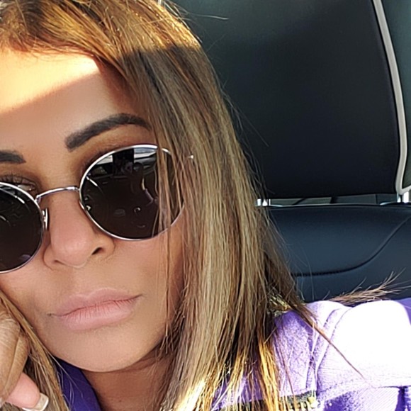 Meet your Posher, Amanda - Picture 1 of 1